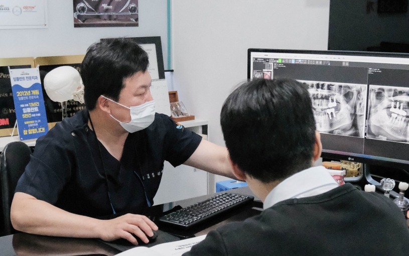 부평 임플란트 수명에 대한 원장님 상담