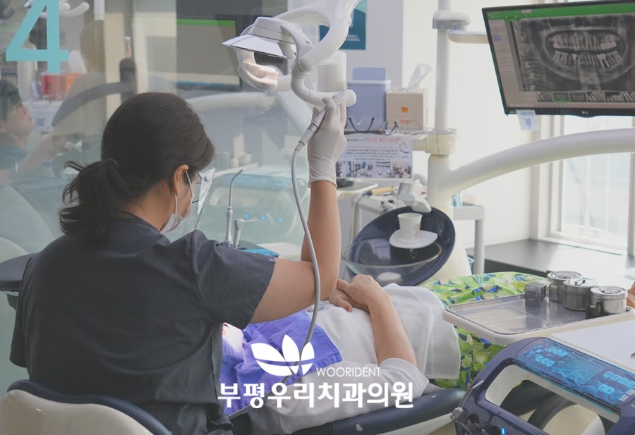 "아프지 않은 충치를 치료하라"는 것이 과잉진료일까?